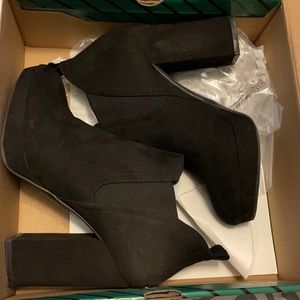 Worthington memory foam booties